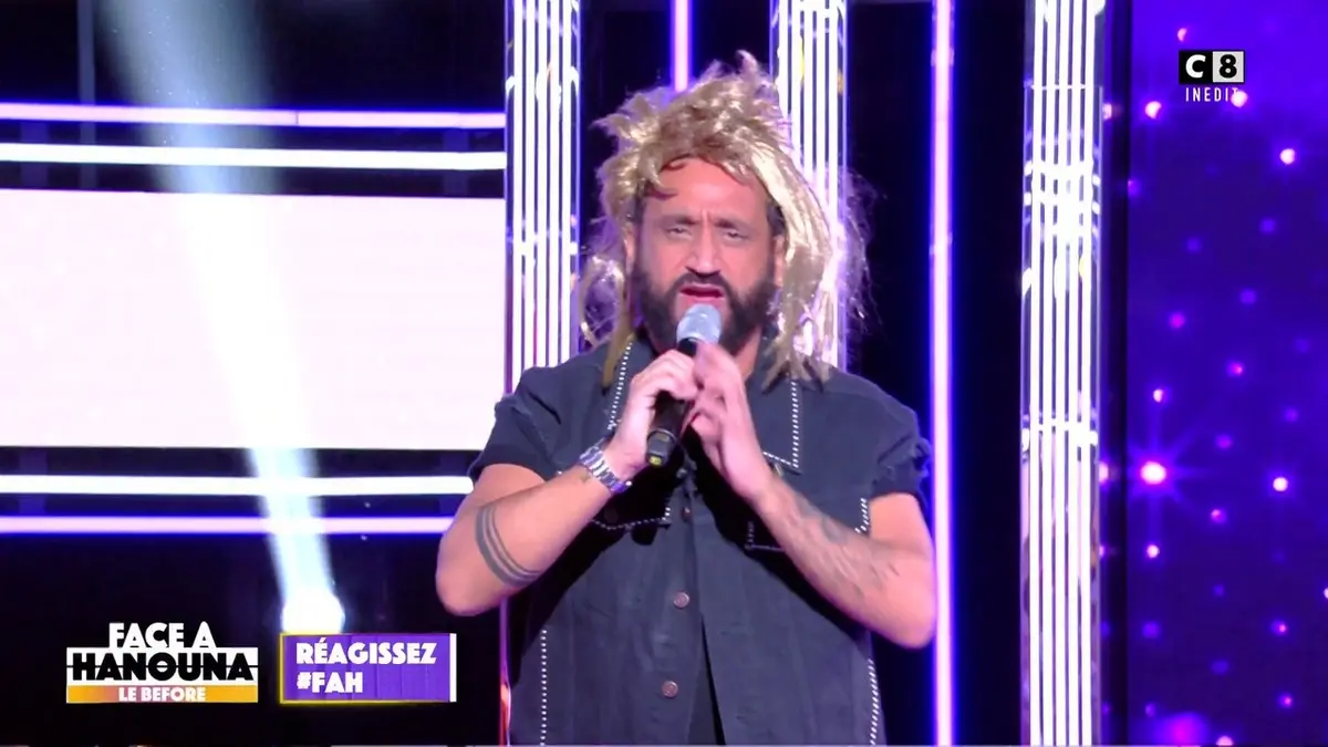 replay de Cyril Hanouna met le feu sur le plateau de Face À Hanouna !
