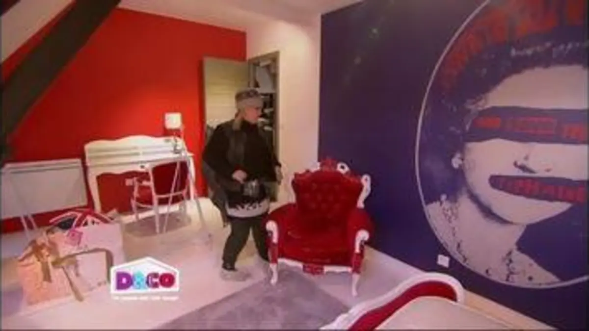 replay de D&CO : Déco et aménagement chambre enfant Typhaine : style british, rouge, bleu, blanc