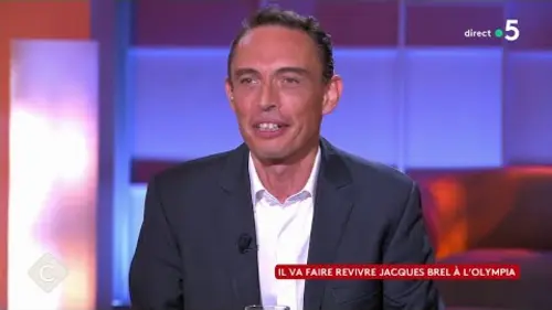 replay de Dans la peau de Jacques Brel - C à vous - 06/10/2023