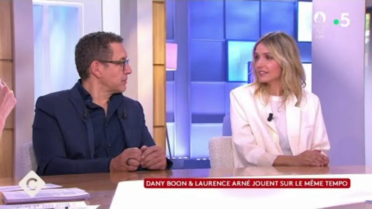 replay de Dany Boon & Laurence Arné, leur drôle de famille recomposée - C à Vous - 19/06/2024