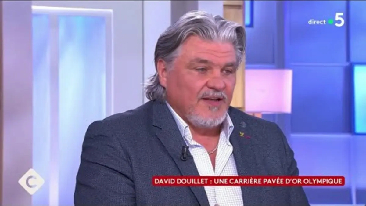 replay de David Douillet : une carrière pavée d’or olympique - C à Vous - 22/05/2024