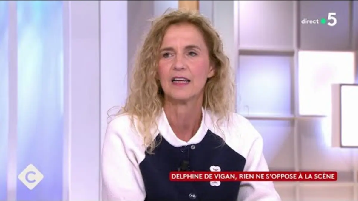 replay de Delphine de Vigan : zoom sur les figurants au cinéma - C à Vous - 10/10/2024