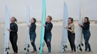 Des femmes et des vagues