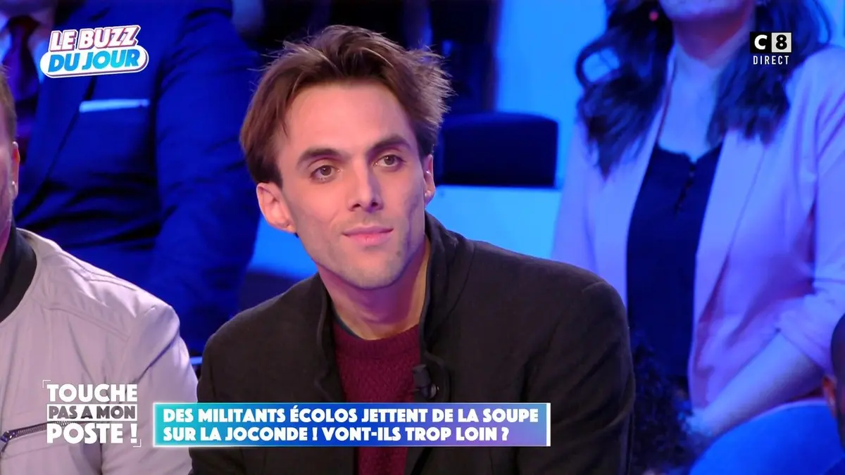 replay de Des militants écolos jettent de la soupe sur la Joconde !