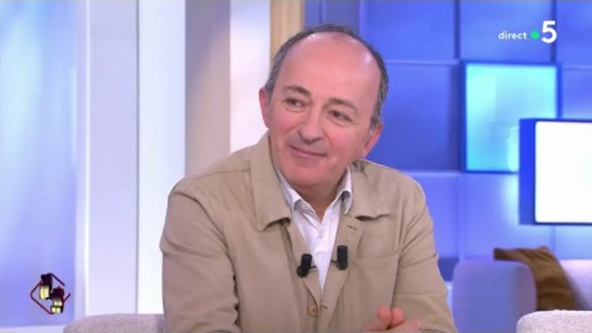 replay de Dissolution : à quoi ressemblerait une cohabitation avec le RN ? - C à Vous - 24/06/2024