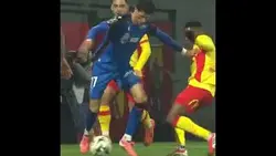 El Azzouzi in his element ???#football #ligue1 #sport #foot #ligue1mcdonalds #footballshorts #soccer