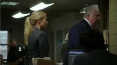 Elementary : S7 E3 - Le prix de la paix