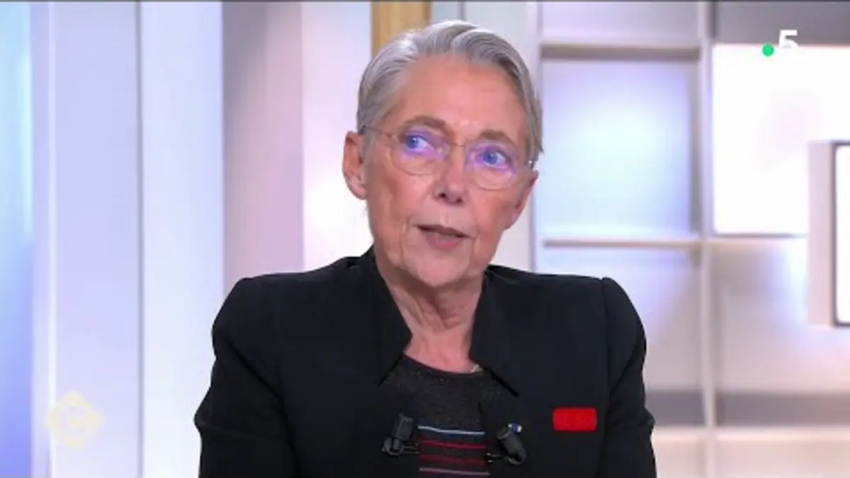 replay de Élisabeth Borne se confie sur sa relation avec Emmanuel Macron - C à Vous - 23/10/2024