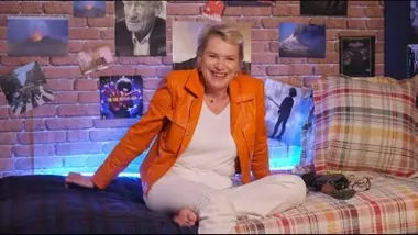 Élise Lucet revient sur ses premiers amours (extrait)