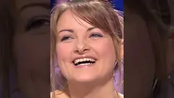 Elle vient lui avouer un secret mais il a déjà tout deviné