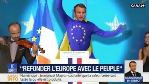 replay de Emmanuel Macron se déguise en plein discours !