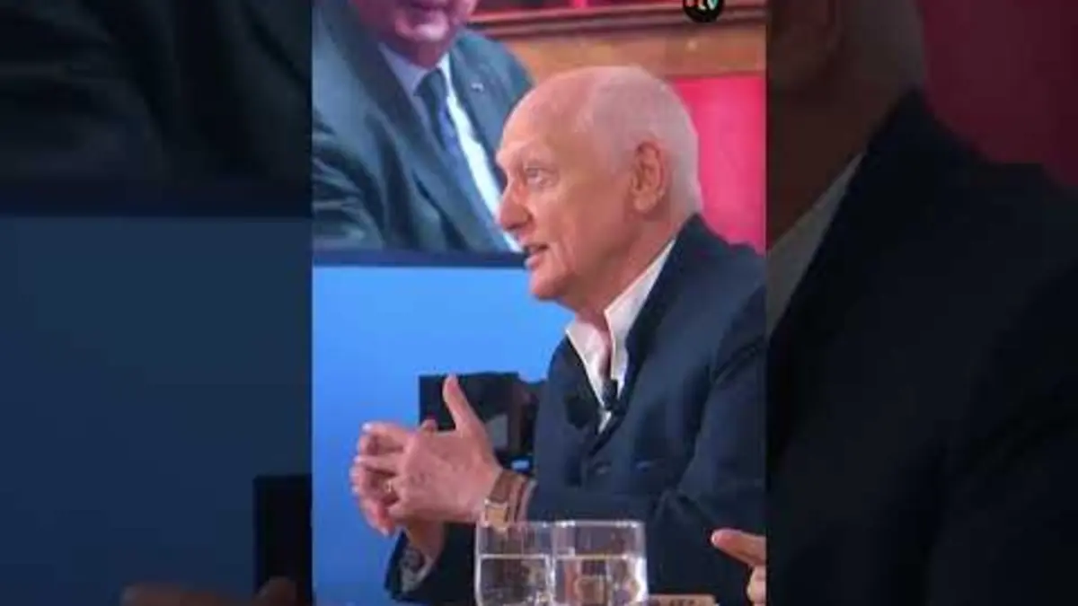 replay de Emmanuel Macron, un "enfant-roi" selon François Hollande