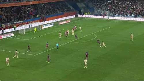 replay de En dehors de la surface, Vitinha trouve le petit filet !