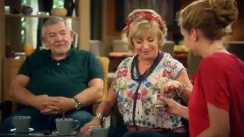 replay de En famille : GEOMAITRE / HORS SAISON / LE JOUEUR DE DERBOUKA