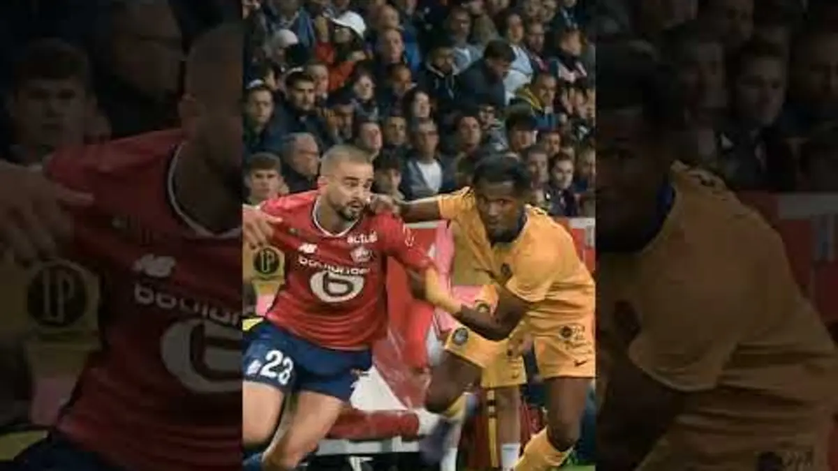 replay de Encore un petit pont ? ! #football #ligue1 #losc #ligue1mcdonalds #edit #soccer #nutmeg