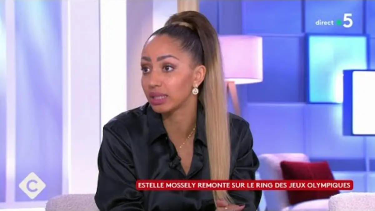 replay de Estelle Mossely, première boxeuse française médaille d’Or aux JO de 2016 - C à Vous - 08/02/2024