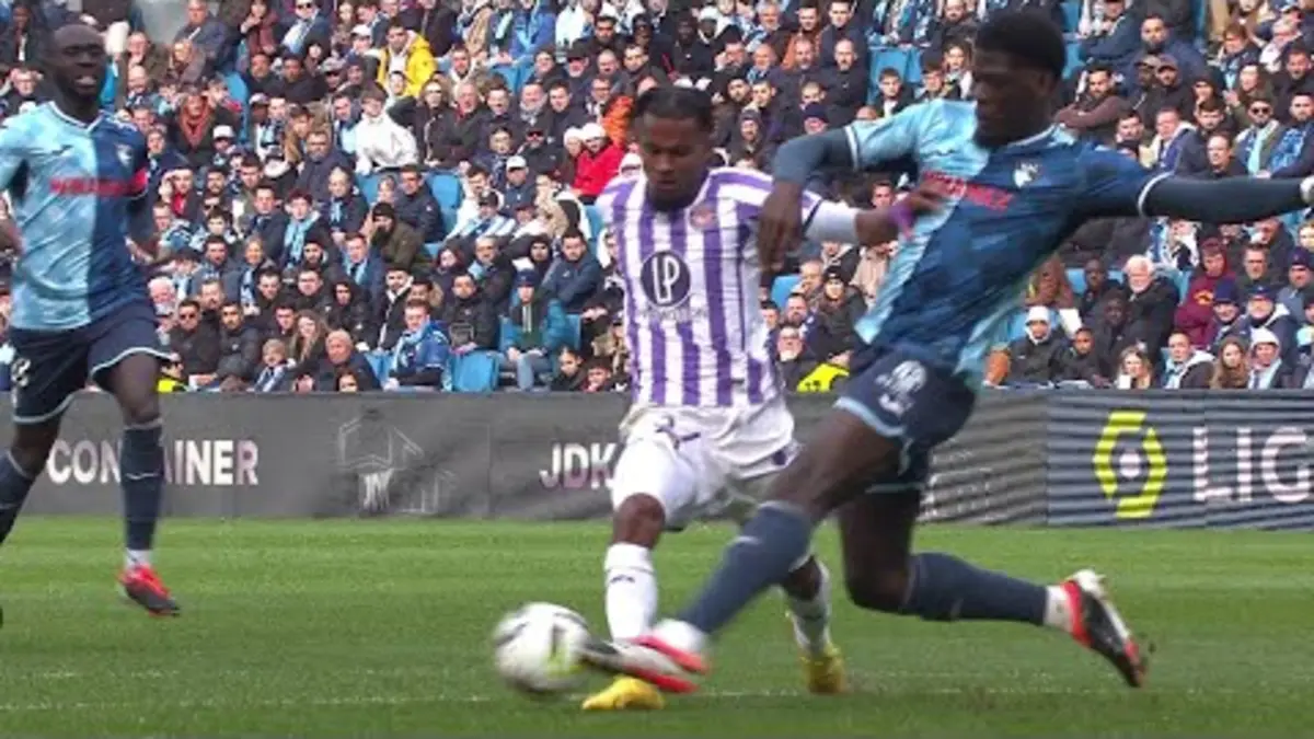 replay de Étienne Youté sauve Le Havre sur cette merveille de tacle glissé !