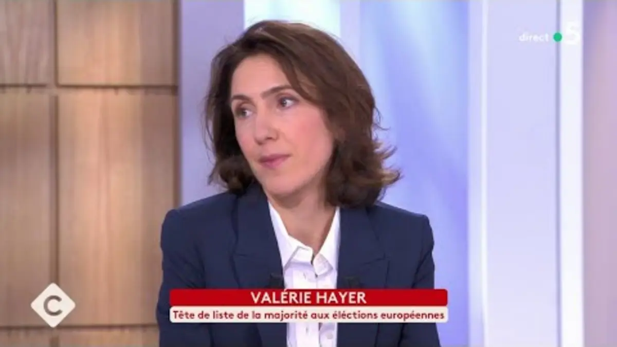 replay de Européennes : Emmanuel Macron choisit Valérie Hayer - C à vous - 01/03/2024