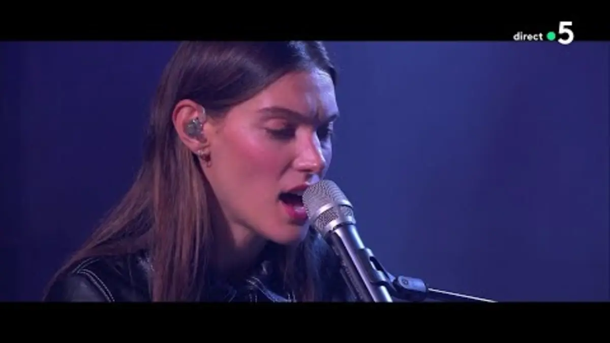 replay de “Feel Good” par Charlotte Cardin en live dans C à vous