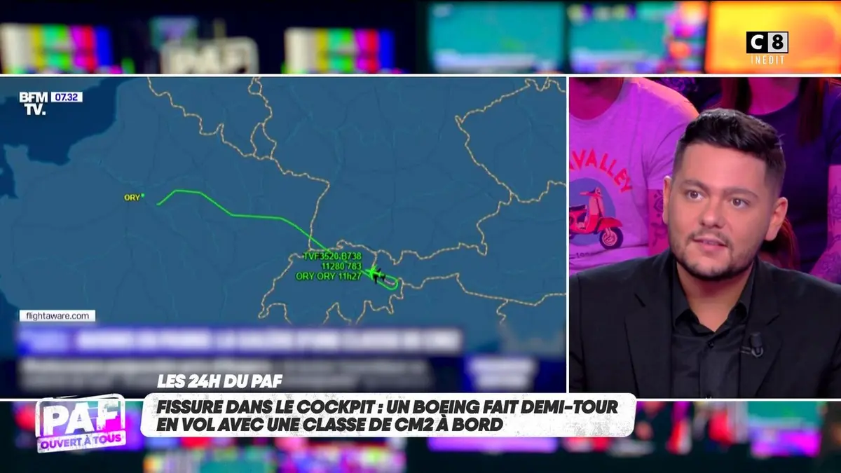 replay de Fissure dans le cockpit : un Boeing fait demi-tour en vol avec une classe de CM2 à bord