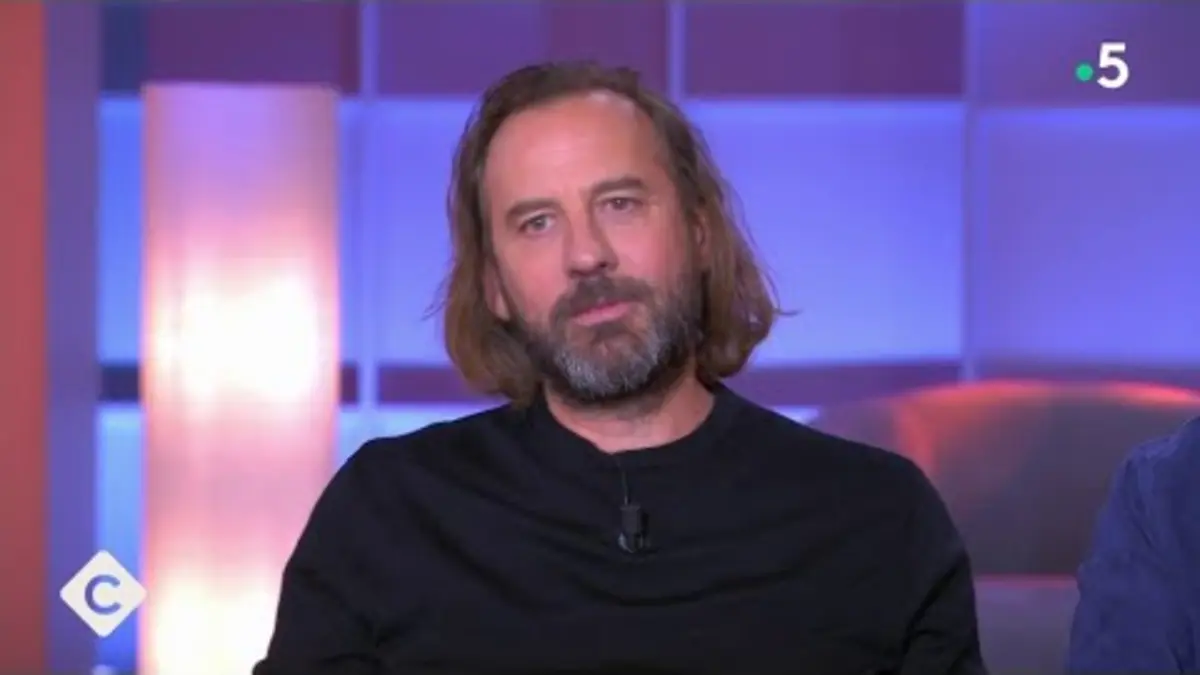 replay de Fred Testot, humour toujours ! - C à vous - 20/09/2023
