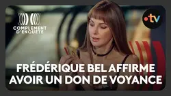 Frédérique Bel dans les fauteuils rouge de Complément d'enquête