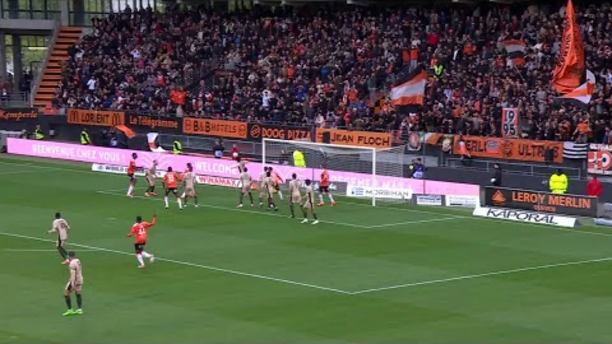 replay de Gianluigi Donnarumma impérial sur sa ligne !