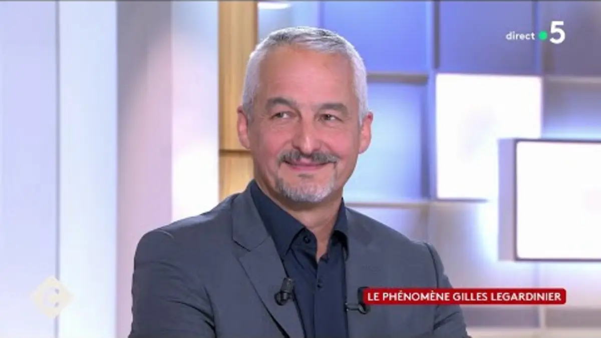 replay de Gilles Legardinier, attention succès ! - C à Vous - 02/10/2024