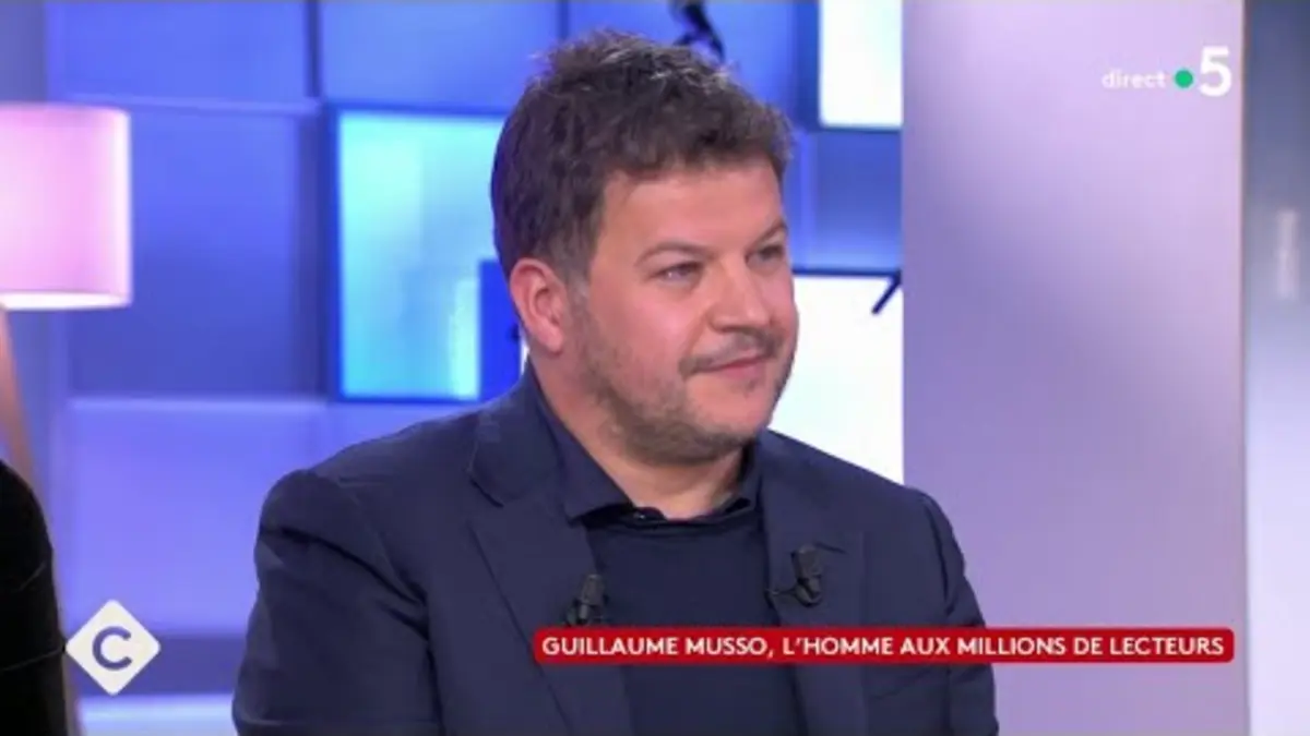 replay de Guillaume Musso, l’homme aux millions de lecteurs - C à Vous - 05/03/2024