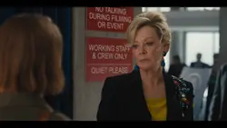 Hacks : S4 E1 - Souriez !