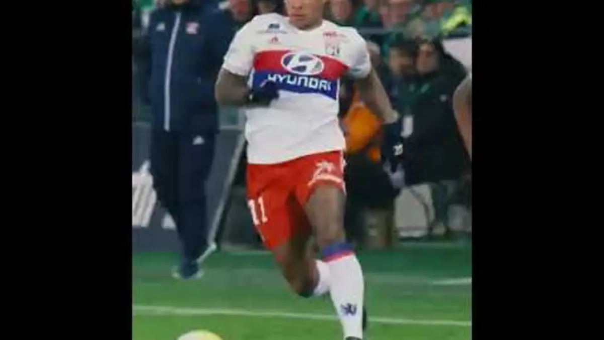 replay de Happy birthday to the Young King @Memphis Depay ??? #football #foot #psg #ligue1mcdonalds #ligue1