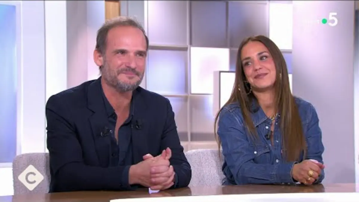 replay de « Hippocrate » : Alice Belaïdi renfile sa blouse - C à Vous - 06/11/2024
