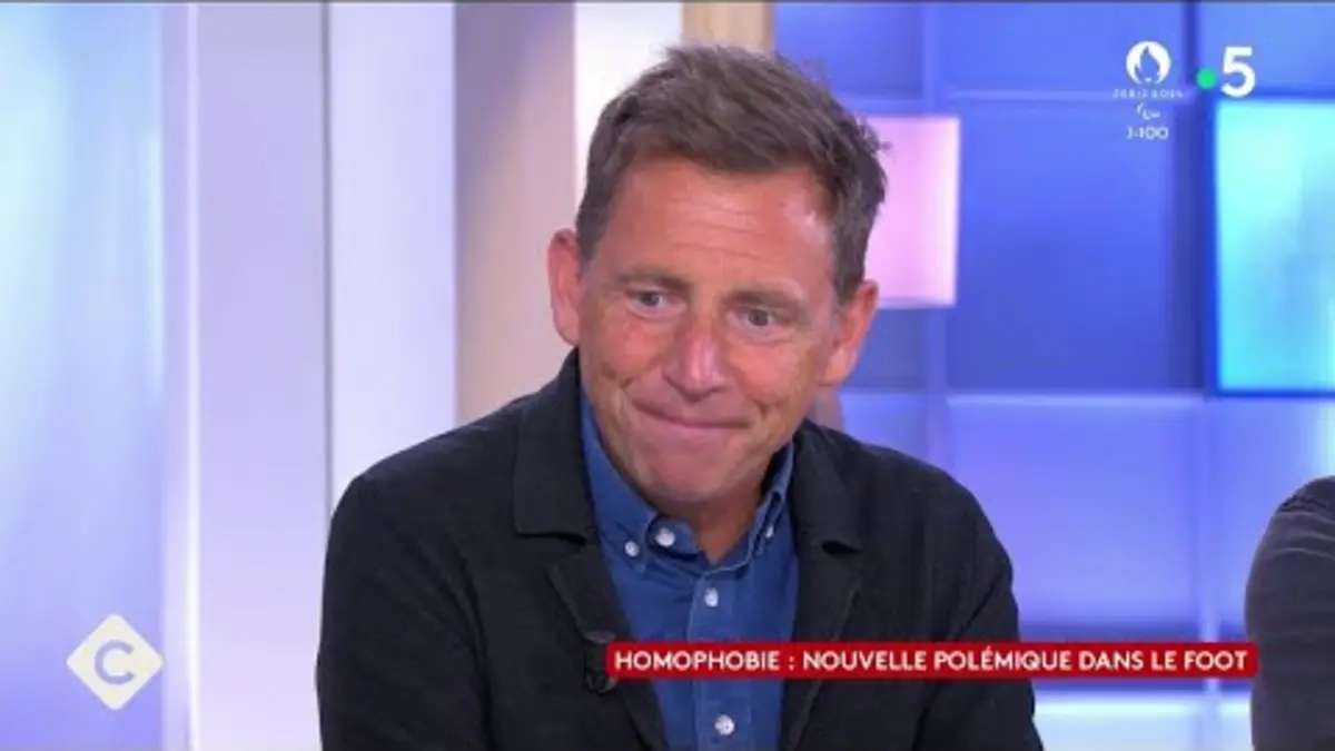 replay de Homophobie dans le foot : Mohamed Camara crée la polémique - C à Vous - 20/05/2024