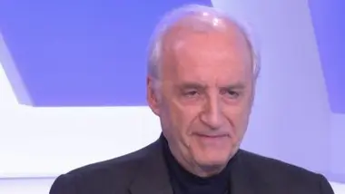 Hubert Védrine - Nucléaire : pourquoi Macron veut partager la bombe ?