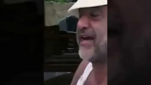 replay de Il est tellement beauf 😅 - Extrait Dans l'enfer de Bali