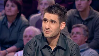 Il perd sa mère et son frère en un an puis sombre dans l'enfer