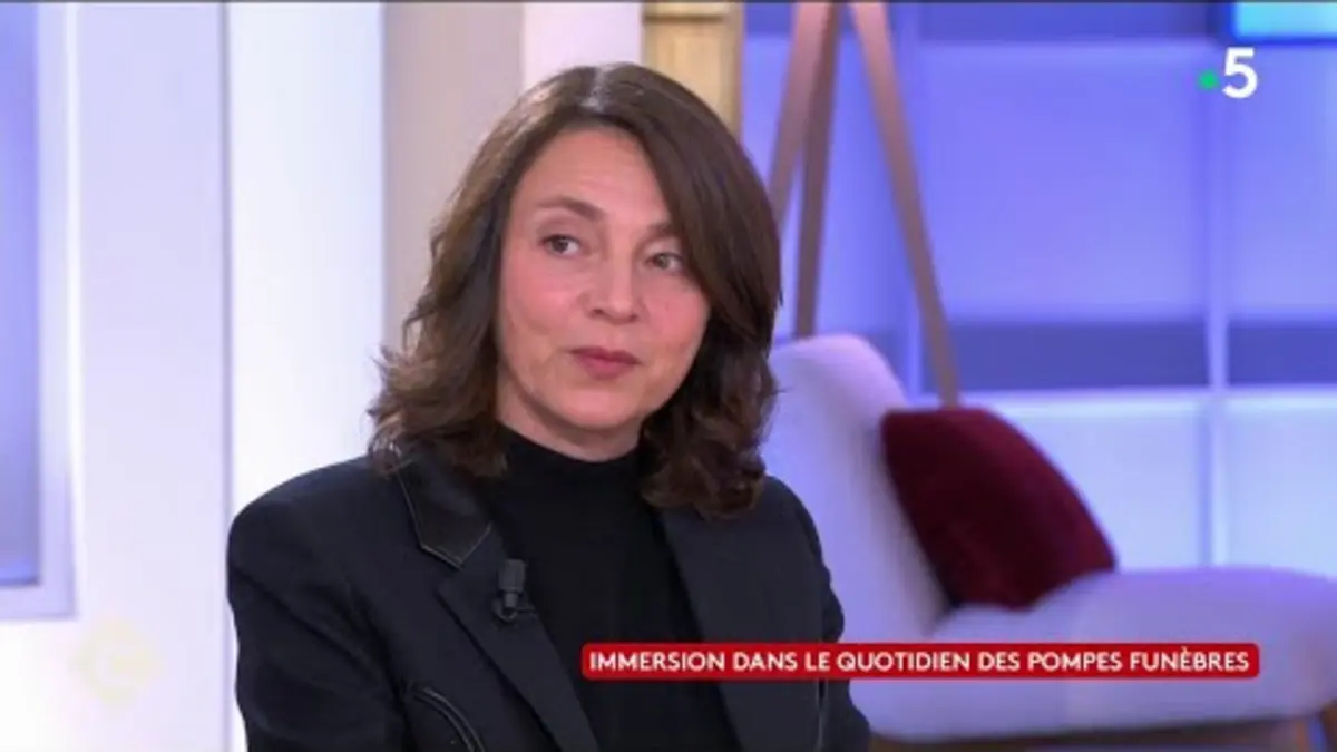 replay de Immersion dans le quotidien des pompes funèbres - C à Vous - 28/11/2023