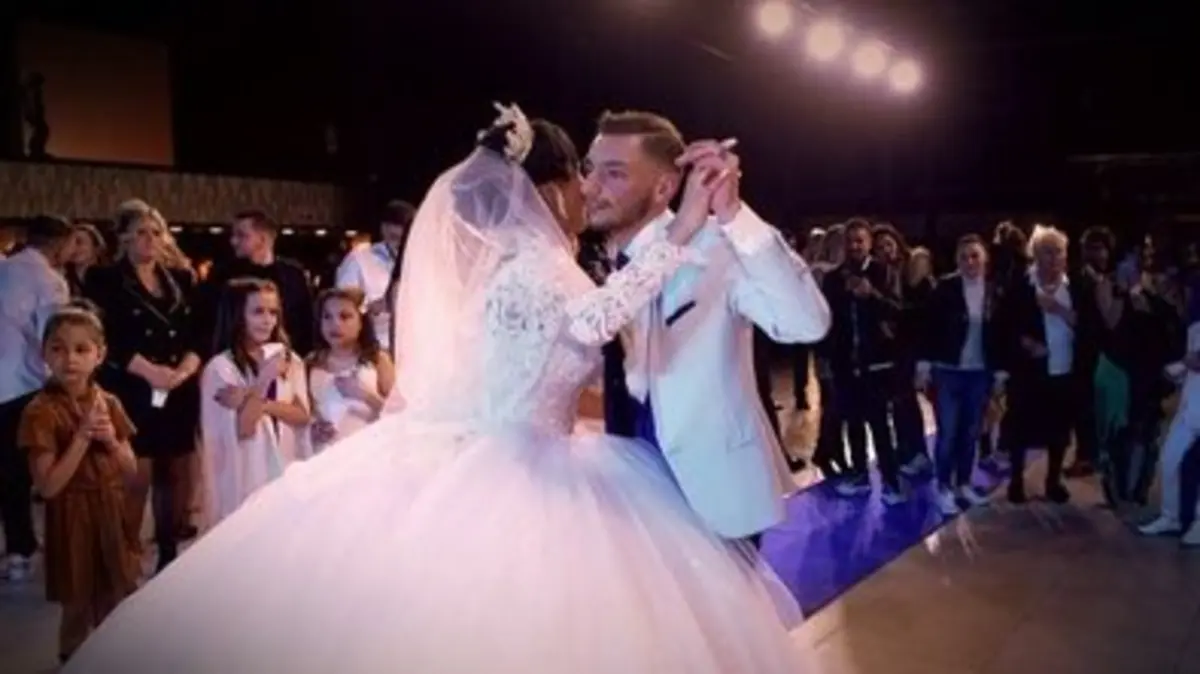 replay de Incroyables mariages gitans - Fêtes royales pour princesses gitanes