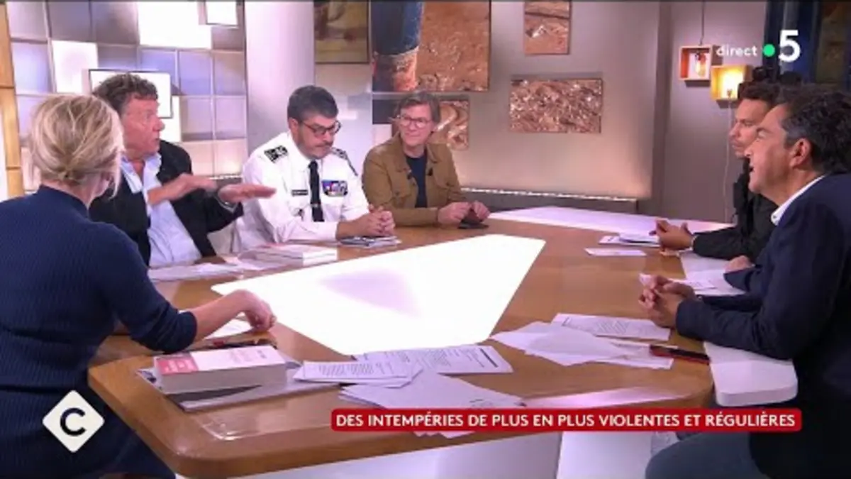 replay de Intempéries : une vigilance rouge activée trop tard ? - C à vous : l’intégral - 18/10/2024