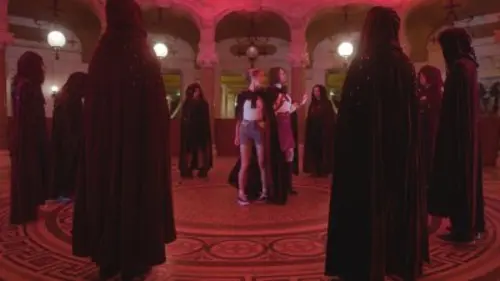 Sortilèges à l'Opéra S02E01 Invasion mystique