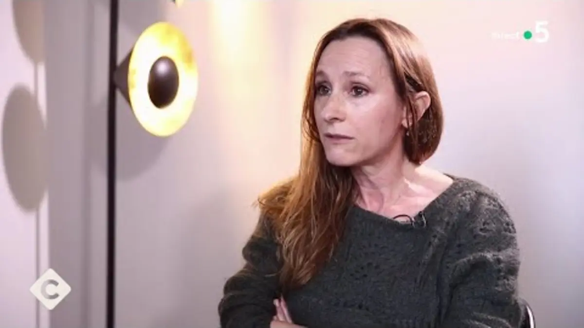 replay de IVG : sa constitutionnalisation fait débat - La Story - C à Vous - 24/01/2024