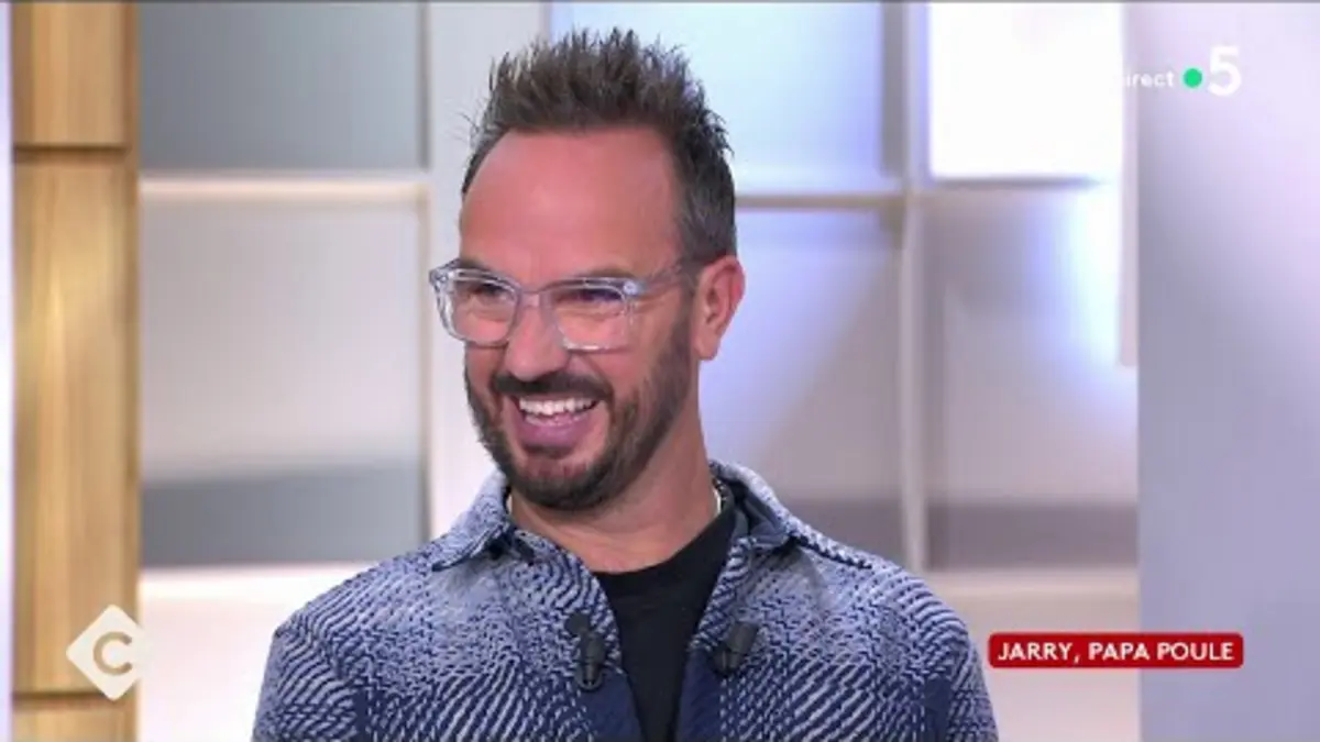 replay de Jarry, super-héros de l’humour - C à Vous - 09/10/2024