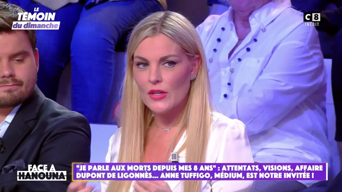 replay de "Je parle aux morts depuis mes 8 ans" : Anne Tuffigo, médium dans Face à Hanouna !