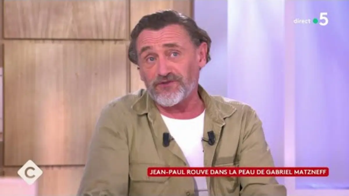 replay de Jean-Paul Rouve dans la peau de Gabriel Matzneff - C à Vous - 09/10/2023