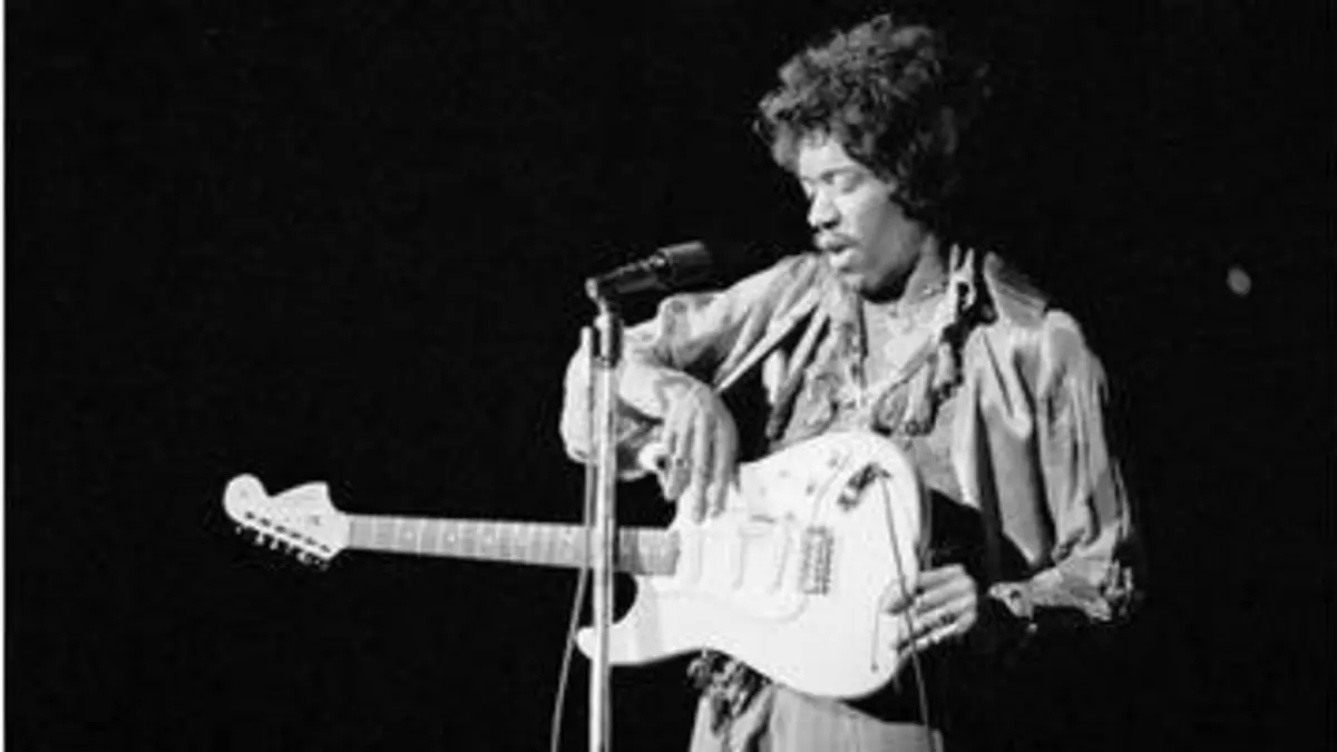 replay de Jimi Hendrix "Hear my train a comin"