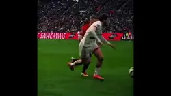 Kvaratskhelia's control ??? #football #ligue1 #sport #soccer #ligue1mcdonalds #psg #footballshorts