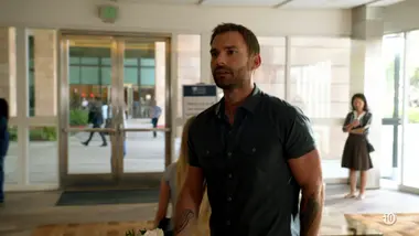 L'arme fatale : S3 E1 - Le retour du soldat