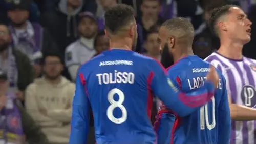 replay de L'enchaînement éclair d'Alexandre Lacazette au point de penalty !