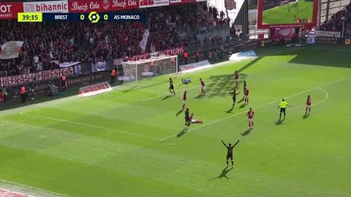 replay de L'enroulée magnifique de Zakaria face à Brest !