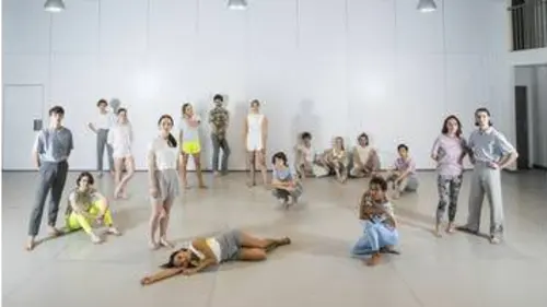 replay de L'Ensemble chorégraphique du Conservatoire de Paris interprète Charmatz et Nicosia